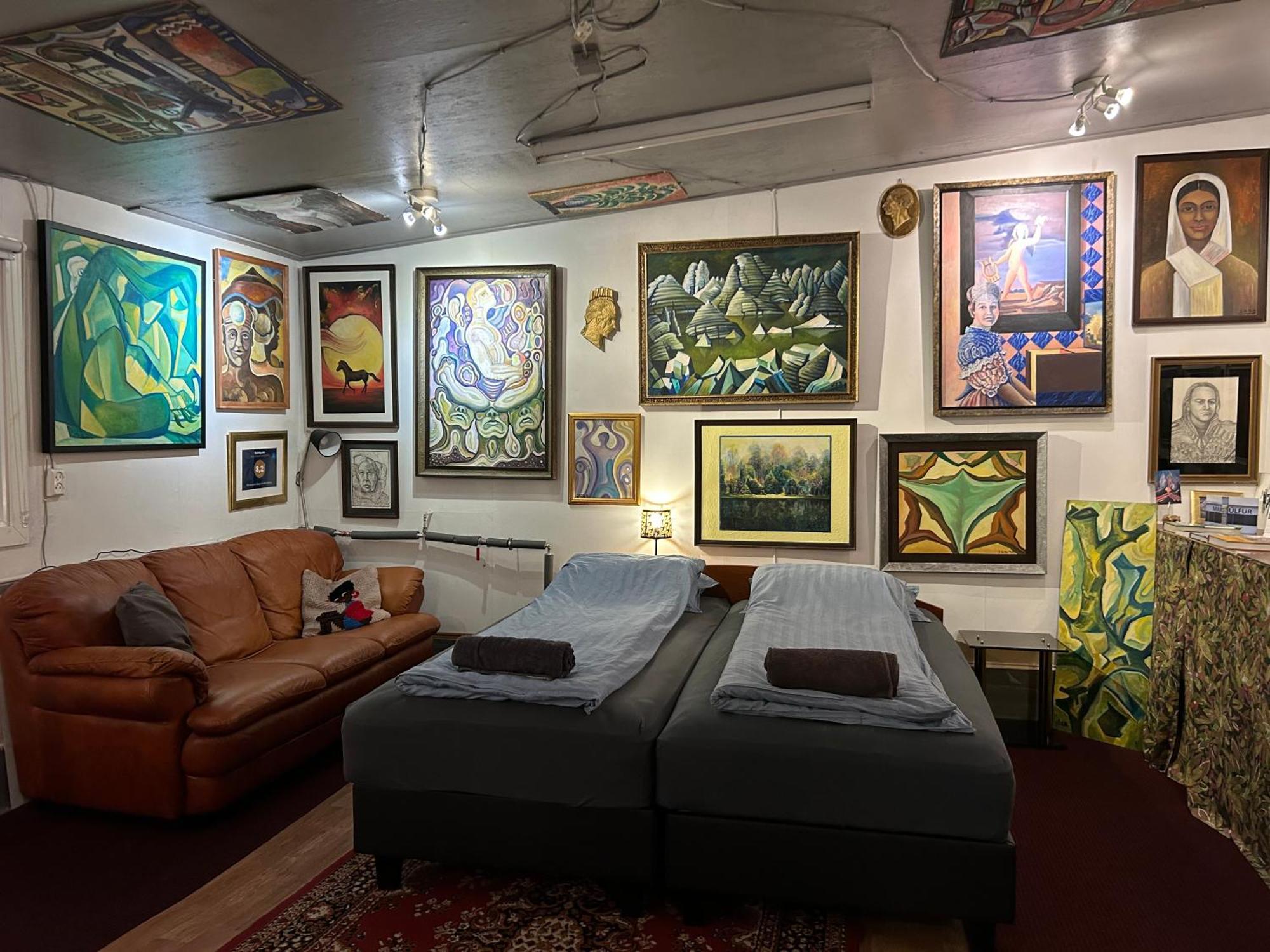 Brimarsbru Sleep Inn-Art Gallery Njarthvik Exteriér fotografie